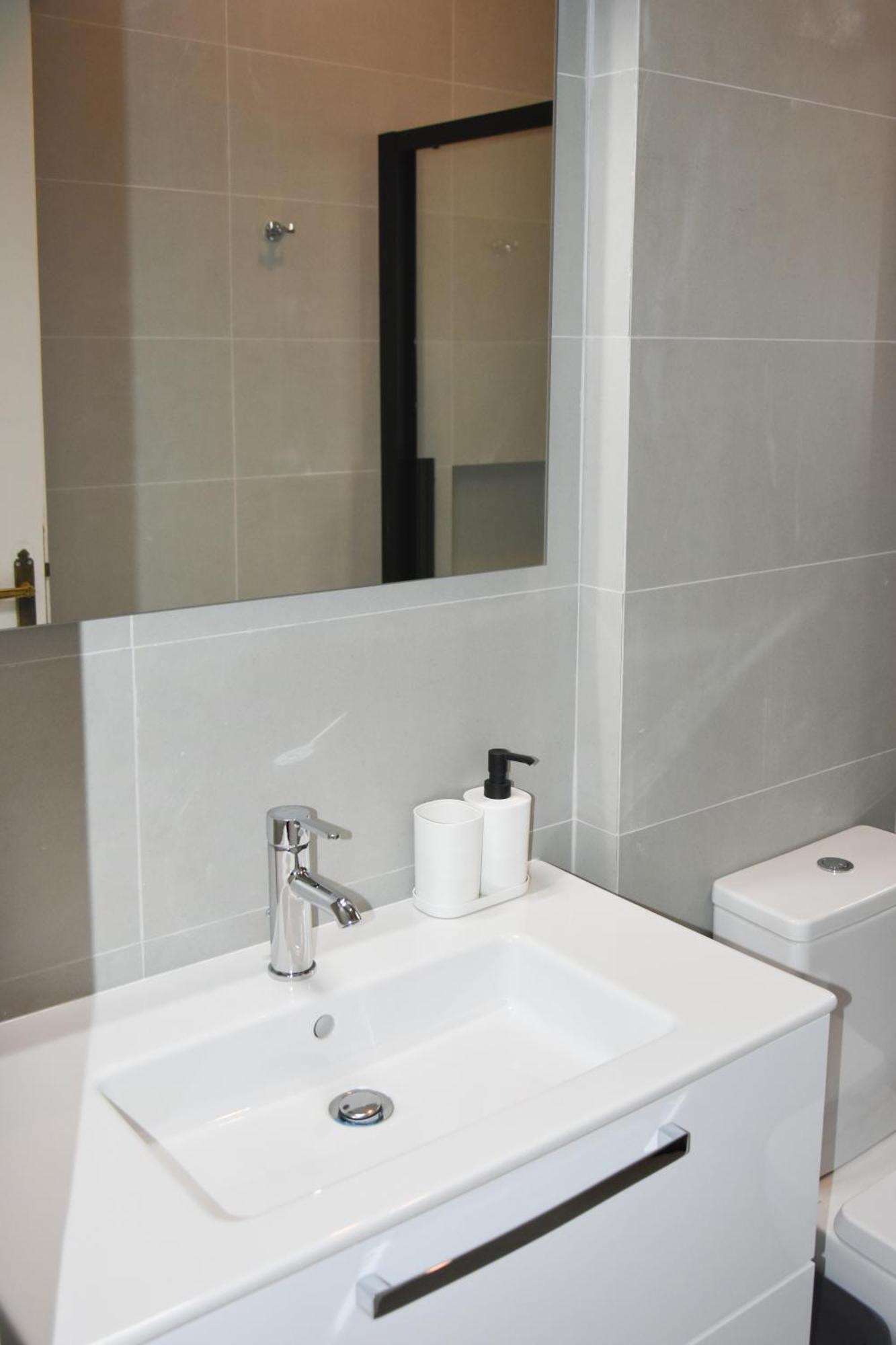 Spacious Modern Apartment In Pagkrati Athens Exterior photo